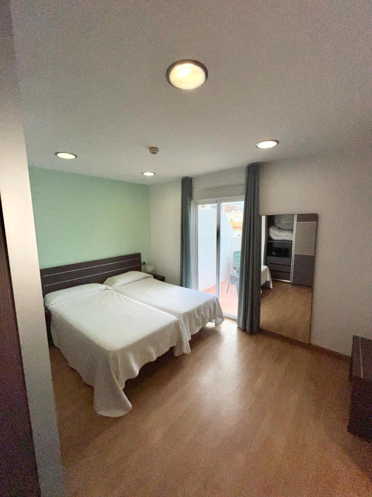 Hotel Clopy Rocamar Бенидорм Экстерьер фото