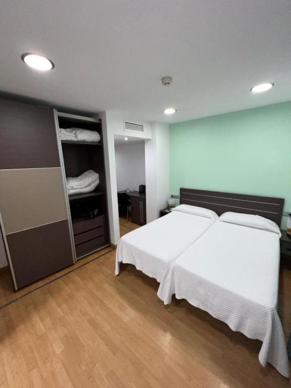Hotel Clopy Rocamar Бенидорм Экстерьер фото